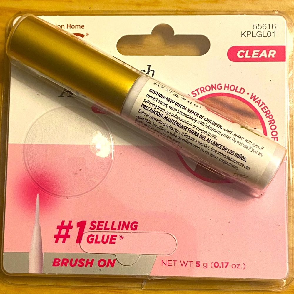 Kiss lash glue.